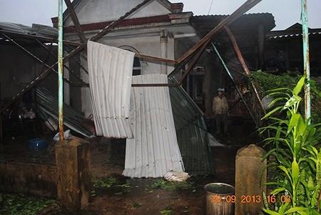 Tàn phá của cơn bão vào Hạ Trạch năm 2013