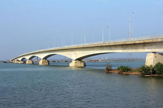 Sông Gianh chín nhịp cầu