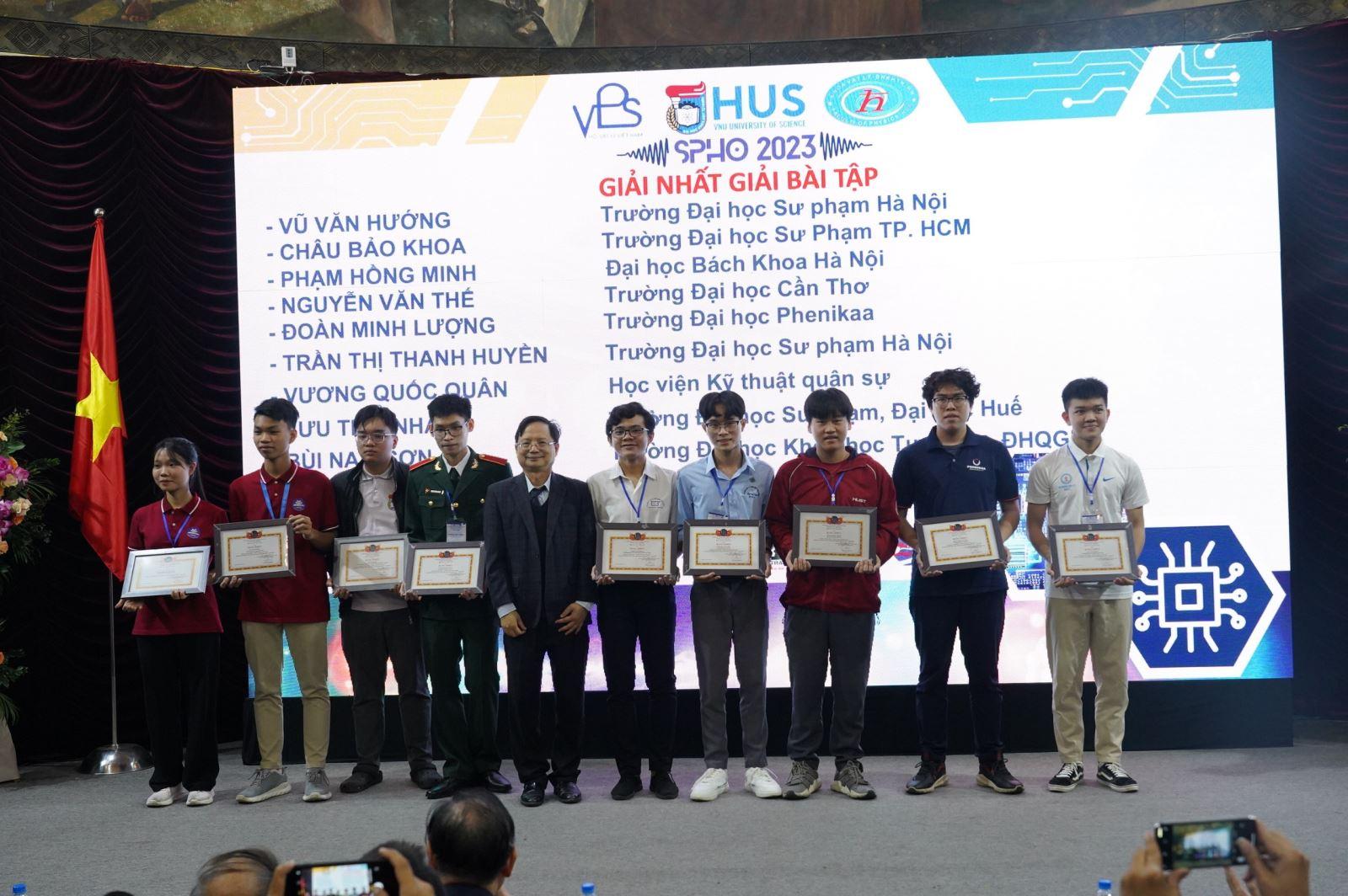 Anh Lưu Tiến Nhất đạt giải nhất kỳ thi Olympic vật lý sinh viên